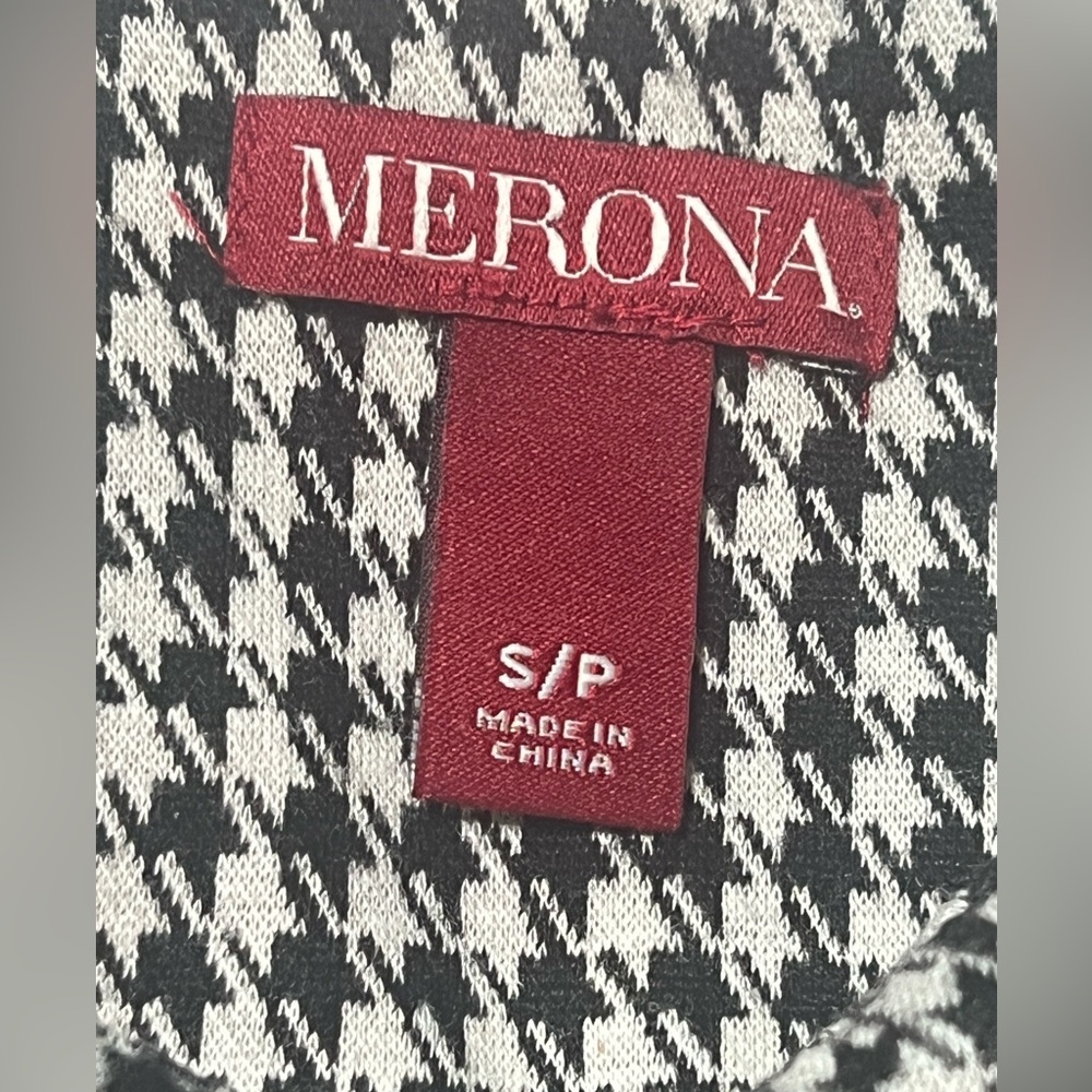 Merona Sz Small Black & White Cap Sleeve Dress. Back zipper. Flared back skirt - Picture 2 of 8